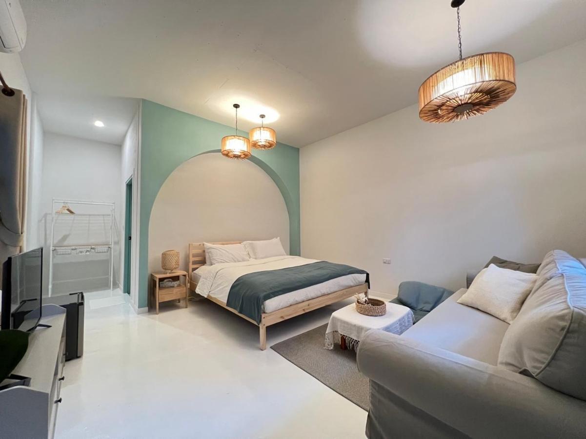 Готель Warm White Hua Hin House Екстер'єр фото